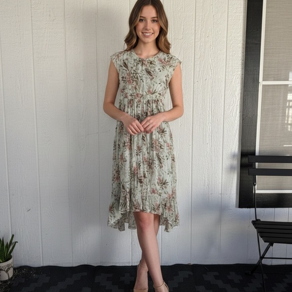 Dresses & Skirts - Floral Maxi Dress